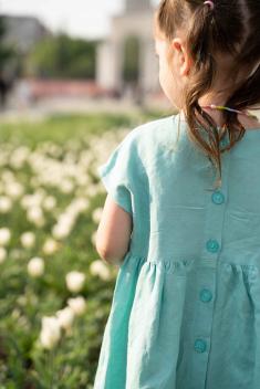 Платье для девочки лили голубое лен вискоза фото 4